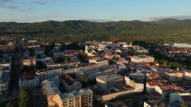 Güzel Panorama Eski Şehir Dağları Bieszczady Sanok Hava Görüntüsü Polonya. Yüksek kalite 4k görüntü