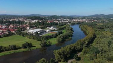 Güzel Peyzaj Nehri San Sanok Hava Manzarası Polonya. Yüksek kalite 4k görüntü