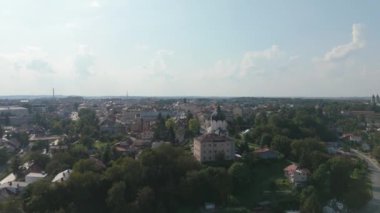 Güzel manzara Eski Şehir Kilisesi Jaroslaw Hava Sahası Polonya. Yüksek kalite 4k görüntü