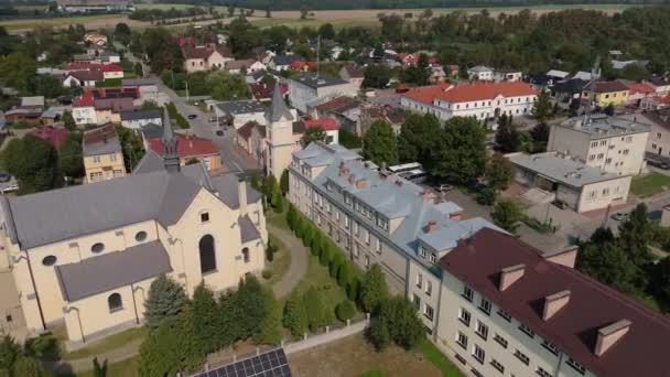 美丽的风景教堂塔Oleszyce Aerial View Poland 高质量的4K镜头 — 图库视频影像