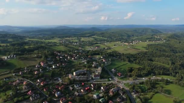 Schöne Landschaft Häuser Berge Bieszczady Polanczyk Luftaufnahme Polen Hochwertiges Filmmaterial — Stockvideo