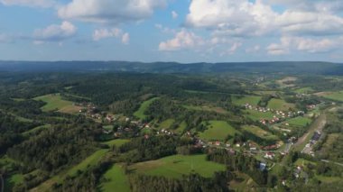 Güzel Peyzaj Dağları Bieszczady Uherce Mineralne Hava Manzarası Polonya. Yüksek kalite 4k görüntü