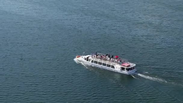 Vackra Boat Lake Solina Bieszczady Antenn View Poland Högkvalitativ Film — Stockvideo