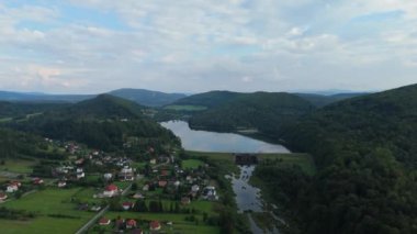 Güzel Manzara Barajı Myczkowce Gölü Dağları Bieszczady Hava Görüntüsü Polonya. Yüksek kalite 4k görüntü
