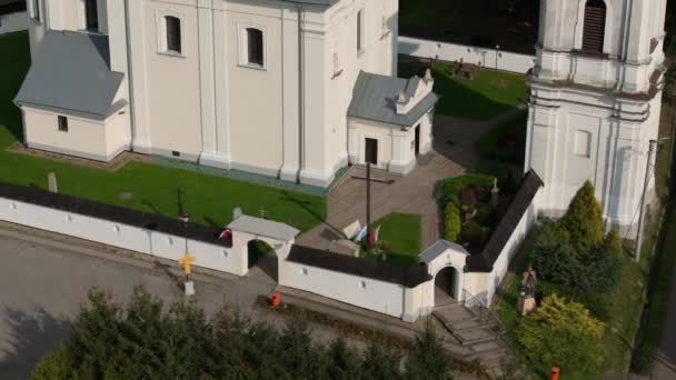 Krásný Krajinný Kostel Uherce Mineralne Bieszczady Aerial View Polsko Vysoce — Stock video