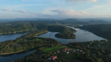 Güzel manzara Polanczyk Gölü Solina Bieszczady Hava Görüntüsü Polonya. Yüksek kalite 4k görüntü