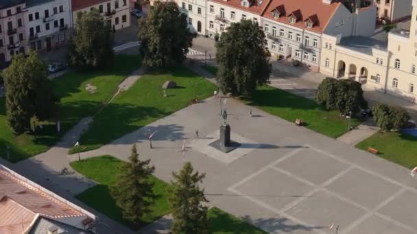 Prachtig Standbeeld Old Town Market Square Radom Aerial View Polen — Stockvideo