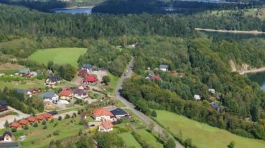 Güzel Peyzaj Dağları Bieszczady Wolkowyja Gölü Solina Havacılık Görünümü Polonya. Yüksek kalite 4k görüntü