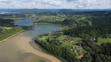 Güzel Peyzaj Dağları Bieszczady Zawoz Solina Gölü Hava Manzarası Polonya. Yüksek kalite 4k görüntü