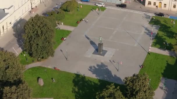 Schöne Statue Altstädter Marktplatz Radom Luftaufnahme Polen Hochwertiges Filmmaterial — Stockvideo