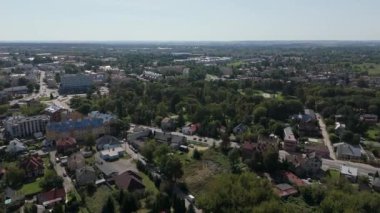 Şehir merkezindeki güzel peyzaj parkı Chelm Hava Manzarası Polonya. Yüksek kalite 4k görüntü
