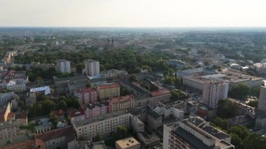 Şehir merkezindeki güzel Peyzaj Parkı Radom Havacılık Manzarası Polonya. Yüksek kalite 4k görüntü