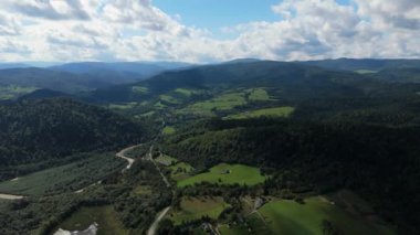 Güzel Peyzaj Dağları Bieszczady Wolkowyja Hava Manzarası Polonya. Yüksek kalite 4k görüntü