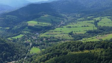 Güzel Peyzaj Dağları Bieszczady Wolkowyja Hava Manzarası Polonya. Yüksek kalite 4k görüntü