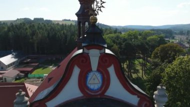 Krasnobrod Kilisesi 'nin kutsal resmi. Hava manzaralı Polonya. Yüksek kalite 4k görüntü