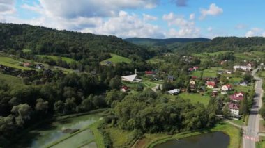 Güzel manzara kilisesi Wolkowyja Havacılık Polonya. Yüksek kalite 4k görüntü