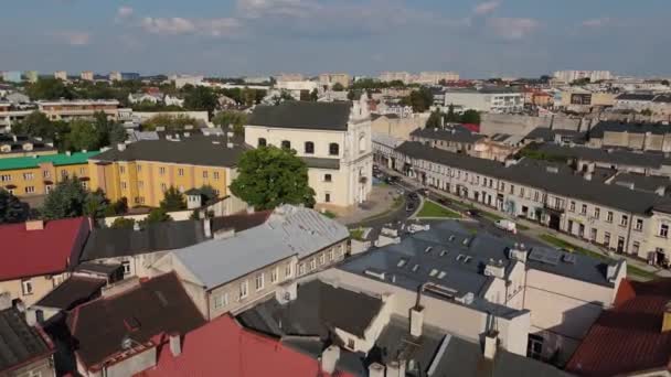 美しいオールドタウン教会ラドム空中ビューポーランド 高品質の4K映像 — ストック動画
