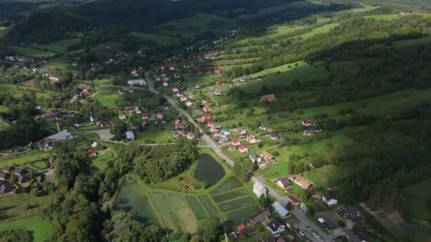 Kaunis Maisema Vuoret Bieszczady Wolkowyja Aerial View Puola Laadukas Kuvamateriaalia — kuvapankkivideo