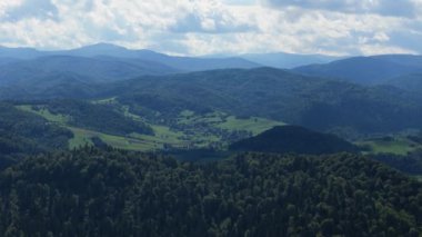 Güzel Peyzaj Dağları Bieszczady Wolkowyja Hava Manzarası Polonya. Yüksek kalite 4k görüntü
