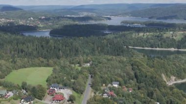 Güzel Peyzaj Dağları Bieszczady Wolkowyja Gölü Solina Havacılık Görünümü Polonya. Yüksek kalite 4k görüntü