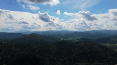 Güzel Peyzaj Dağları Bieszczady Wolkowyja Hava Manzarası Polonya. Yüksek kalite 4k görüntü