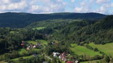 Güzel Peyzaj Dağları Bieszczady Wolkowyja Hava Manzarası Polonya. Yüksek kalite 4k görüntü