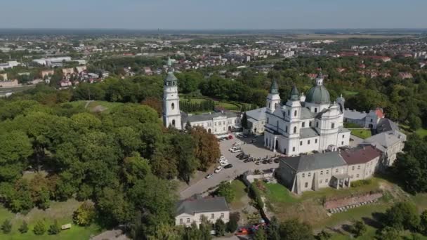 Красивий Ландшафтний Пагорб Базиліка Chelm Air View Poland Високоякісні Кадри — стокове відео