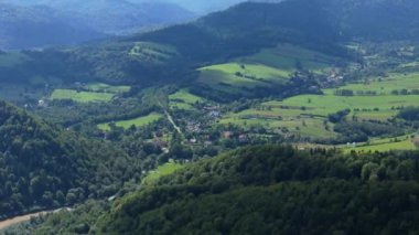 Güzel Peyzaj Dağları Bieszczady Wolkowyja Hava Manzarası Polonya. Yüksek kalite 4k görüntü