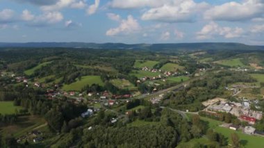 Güzel Peyzaj Dağları Bieszczady Uherce Mineralne Hava Manzarası Polonya. Yüksek kalite 4k görüntü