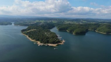Güzel Peyzaj Gölü Solina Dağları Bieszczady Hava Görüntüsü Polonya. Yüksek kalite 4k görüntü