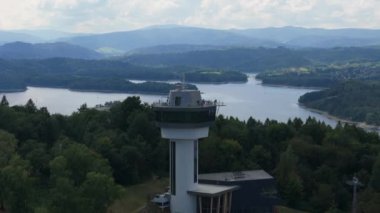 Güzel manzara manzaralı Tower Solina Dağları Bieszczady Hava Manzaralı Polonya. Yüksek kalite 4k görüntü