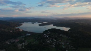 Güzel Manzara Barajı Solina Dağları Bieszczady Hava Manzarası Polonya. Yüksek kalite 4k görüntü