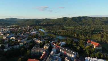 Güzel Manzara Nehri San Sanok Dağları Bieszczady Hava Manzarası Polonya. Yüksek kalite 4k görüntü