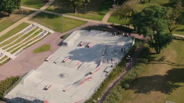 Hermoso Skatepark Playground Radom Vista Aérea Polonia Imágenes Alta Calidad — Vídeos de Stock
