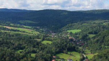 Güzel Peyzaj Dağları Bieszczady Wolkowyja Hava Manzarası Polonya. Yüksek kalite 4k görüntü