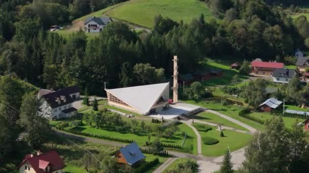 Schöne Landschaft Kirche Wolkowyja Luftaufnahme Polen Hochwertiges Filmmaterial — Stockvideo