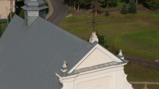 Schöne Landschaft Kreuz Kirche Uherce Mineralne Bieszczady Luftaufnahme Polen Hochwertiges — Stockvideo