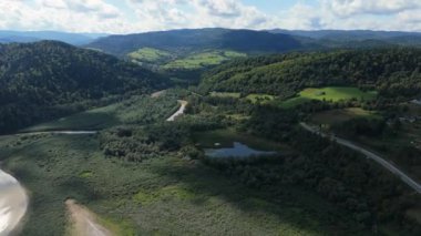 Güzel Manzara Göl Dağları Bieszczady Wolkowyja Hava Görüntüsü Polonya. Yüksek kalite 4k görüntü