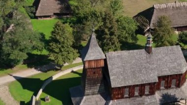 Güzel Kilise Açık Hava Müzesi Skansen Sanok Bieszczady Hava Görünümü Polonya. Yüksek kalite 4k görüntü