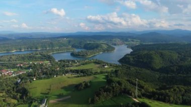 Güzel manzara Polanczyk Gölü Solina Bieszczady Hava Görüntüsü Polonya. Yüksek kalite 4k görüntü