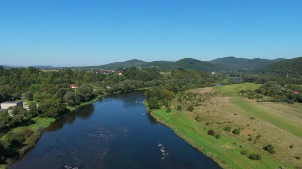 Όμορφη Τοπίο Ποταμού San Sanok Βουνά Bieszczady Aerial View Πολωνία — Αρχείο Βίντεο