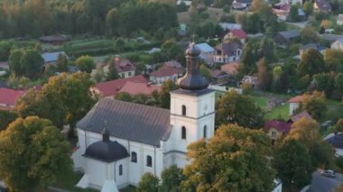 Narol Hava Manzarası Polonya 'da güzel bir kilise. Yüksek kalite 4k görüntü