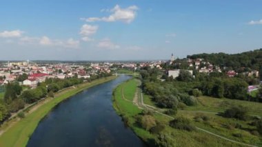 Güzel Peyzaj Nehri San Przemysl Hava Manzarası Polonya. Yüksek kalite 4k görüntü
