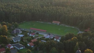 Güzel Stadyum Ormanı Narol Hava Manzarası Polonya. Yüksek kalite 4k görüntü