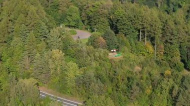 Güzel Viewpoint Serpentine Yolu Bieszczady Dağları Hava Görüntüsü Polonya. Yüksek kalite 4k görüntü