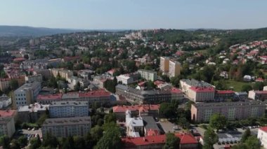 Güzel Peyzaj Tepesi Konutları Przemysl Hava Manzarası Polonya. Yüksek kalite 4k görüntü