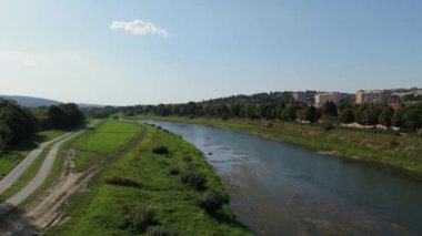 Güzel Peyzaj Nehri San Przemysl Hava Manzarası Polonya. Yüksek kalite 4k görüntü