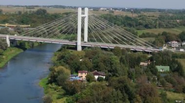 Güzel Peyzaj Nehri San Köprüsü Kapısı Przemysl Hava Görüntüsü Polonya. Yüksek kalite 4k görüntü