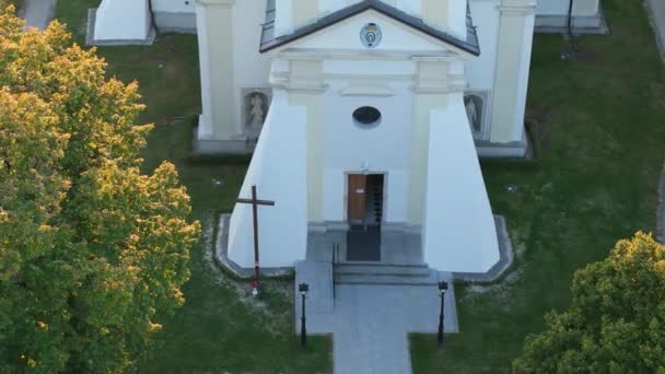 美丽的市中心教堂Narol Aerial View波兰 高质量的4K镜头 — 图库视频影像