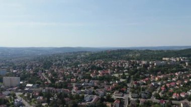 Güzel Peyzaj Tepesi Dağ Konutları Przemysl Hava Manzarası Polonya. Yüksek kalite 4k görüntü
